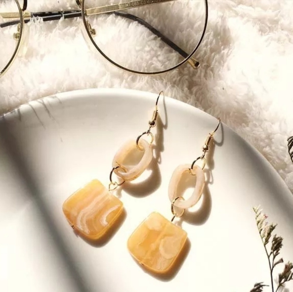 🆕️ Geometrical acrylic dangle earrings